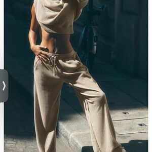 ALO Yoga Gravel Muse Wide Leg Pants